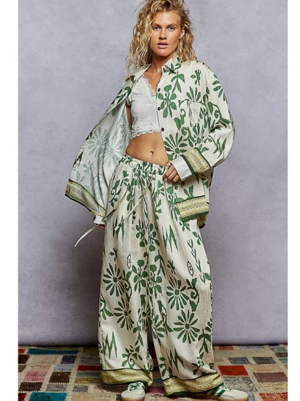POL Clothing Floral Printed Button Up Top Green Medium Cream Long Sleeve Shirt